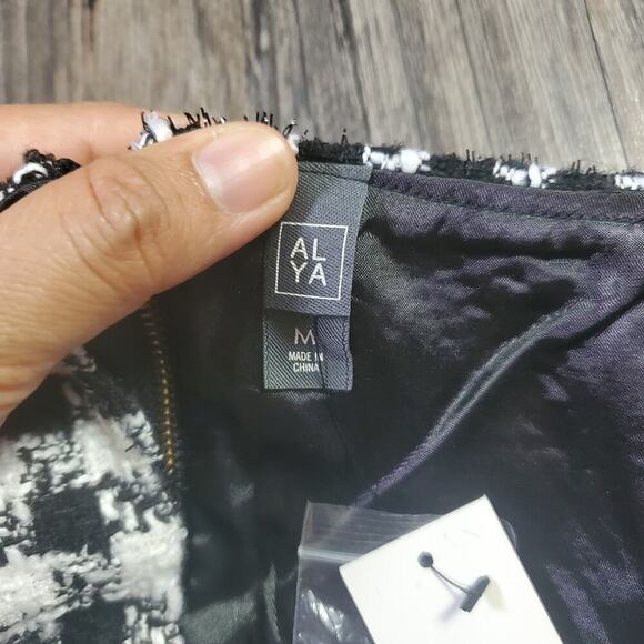 Francesca Women Preppy Button Accent Checkered Skirt Size Medium MINI NEW - Picture 6 of 9